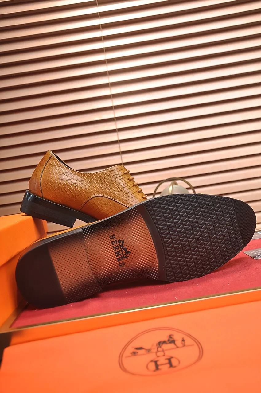Men's shoes💰460💶[HERMES] (sheepskin lining)🍀Italian top luxury🍀He does not pursue novel styles and gorgeous colors, but attracts the favor of successful men with his flawless, elegant and classic style! This very, very comfortable, simple and stable style makes it easy to match any style! The pattern is absolutely 1:1 refined from the original case, and we strive for excellence in materials, imported cowhide + cowhide lining💪💪💪extraordinary texture👍! .Black brown code number: 38 to 45 (45 customized)